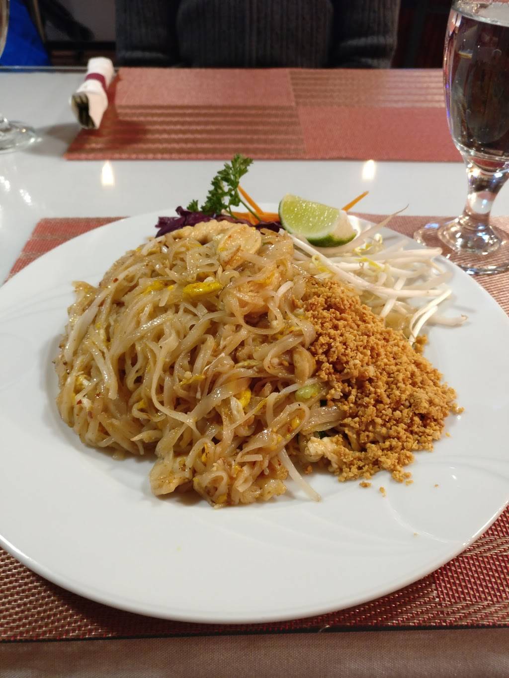 Siam Corner Thai Kitchen & Pho | restaurant | 199 Broad St, Windsor, CT 06095, USA | 8602988082 OR +1 860-298-8082