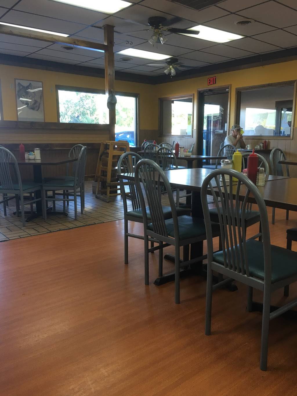 Donnas Family Restaurant | restaurant | 9048 William Penn Hwy # 6, Huntingdon, PA 16652, USA | 8146436113 OR +1 814-643-6113