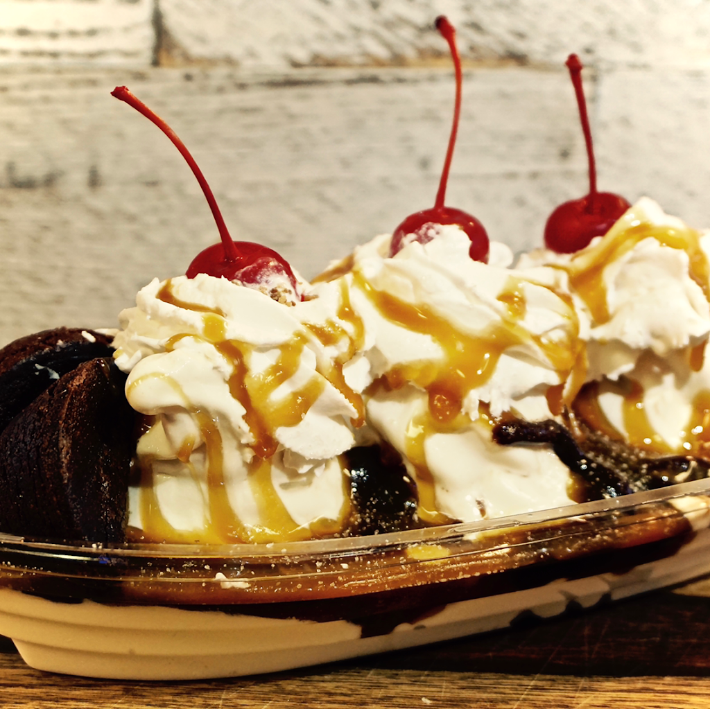 Silver Scoops | restaurant | 8450 W Hazel Rd, Mears, MI 49436, USA | 2317428178 OR +1 231-742-8178