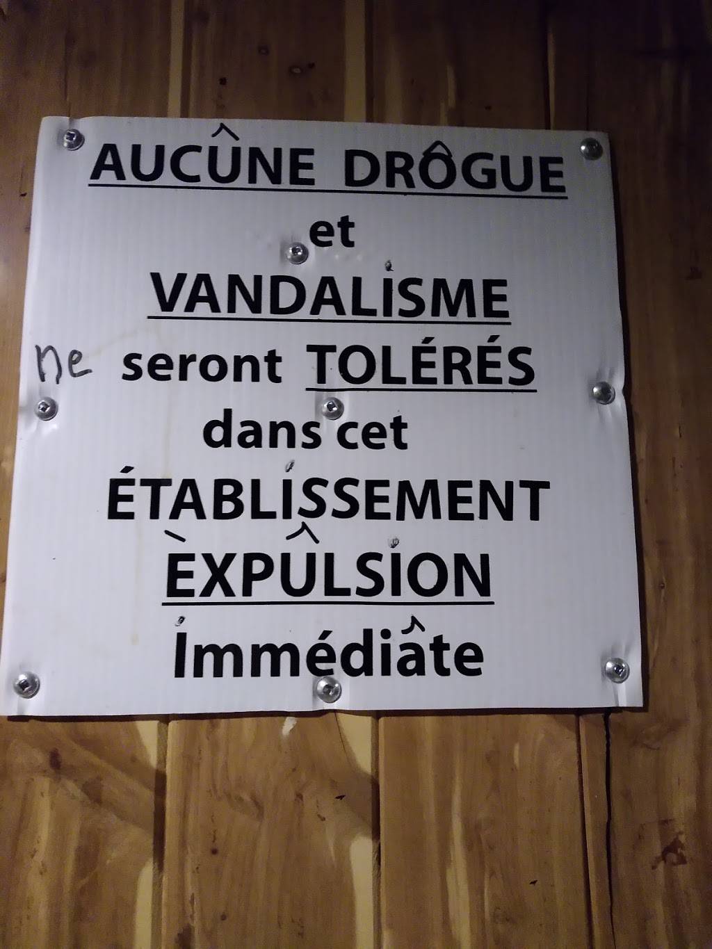 Bar Le Bunker | restaurant | 100 Rue Giguère, Lac-Etchemin, QC G0R 1S0, Canada | 4186255728 OR +1 418-625-5728