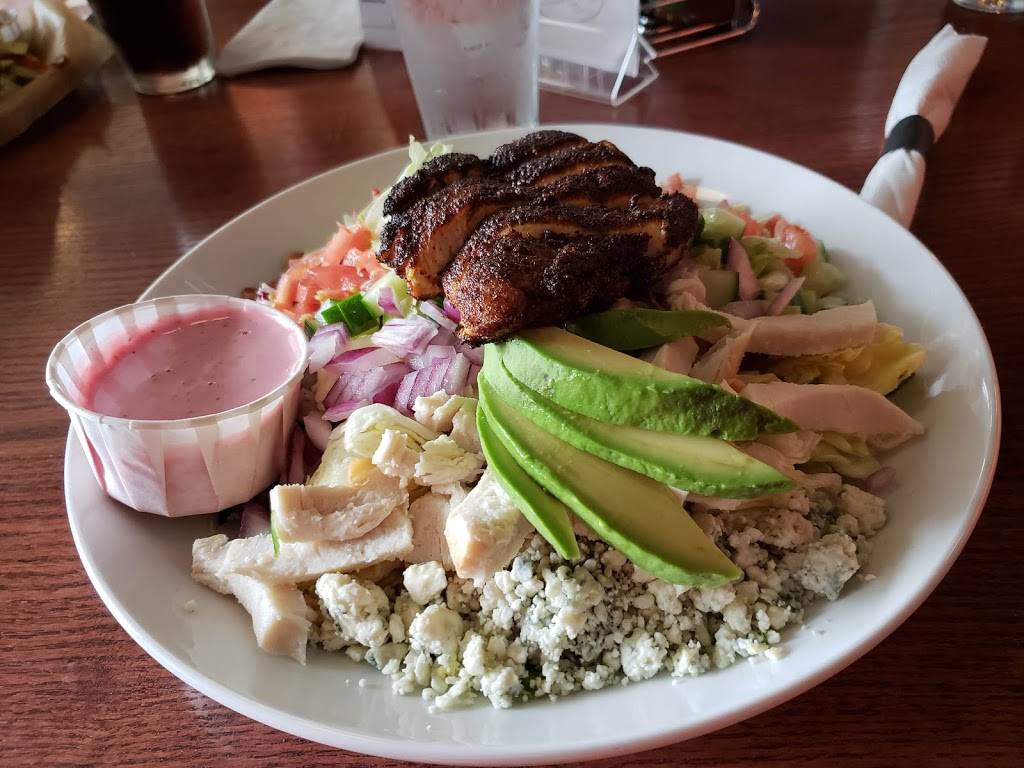 The Holiday Bar | restaurant | 801 5th St NW, Grand Rapids, MI 49504, USA | 6164569058 OR +1 616-456-9058