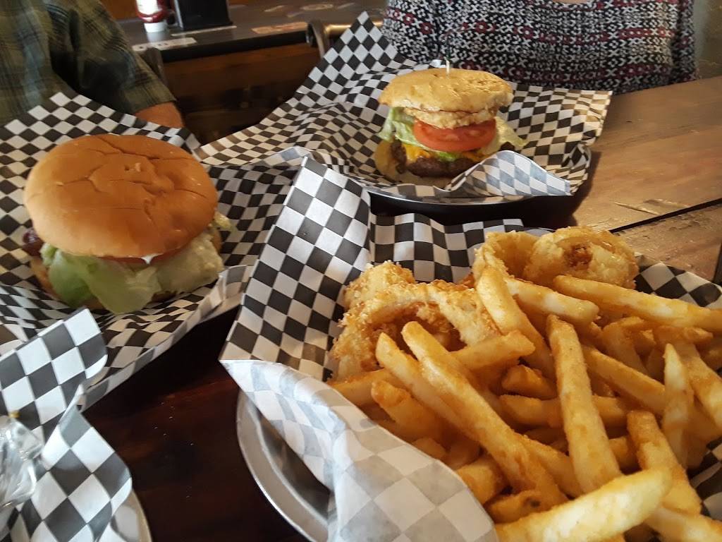 Burger bar cafe | restaurant | 608 Bessemer Ave, Llano, TX 78643, USA | 3252474660 OR +1 325-247-4660