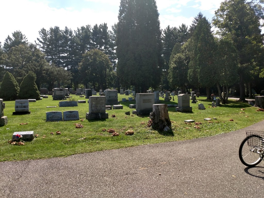 Big Bend Golf Course | restaurant | 315 W 10th St, Uhrichsville, OH 44683, USA | 7402297660 OR +1 740-229-7660