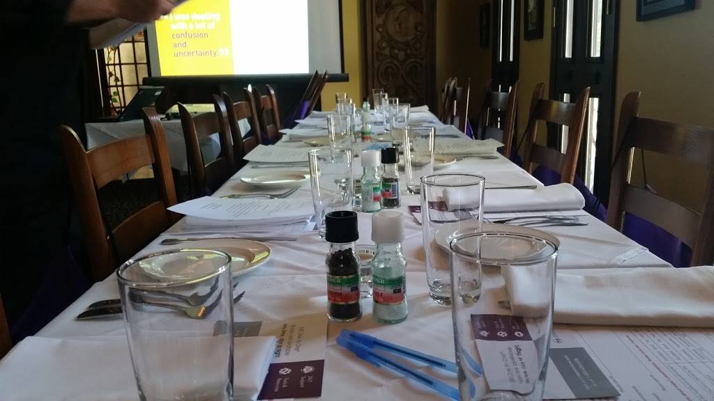 Vallozzis Restaurant | restaurant | 855 Georges Station Rd, Greensburg, PA 15601, USA | 7248367663 OR +1 724-836-7663