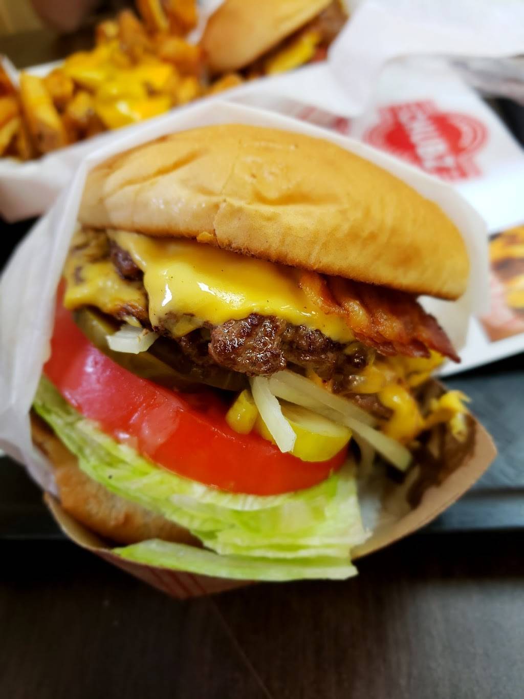 Chubz Famous Chiliburgers | restaurant | 200 A West Woodlawn Rd, Charlotte, NC 28217, USA | 9802371880 OR +1 980-237-1880