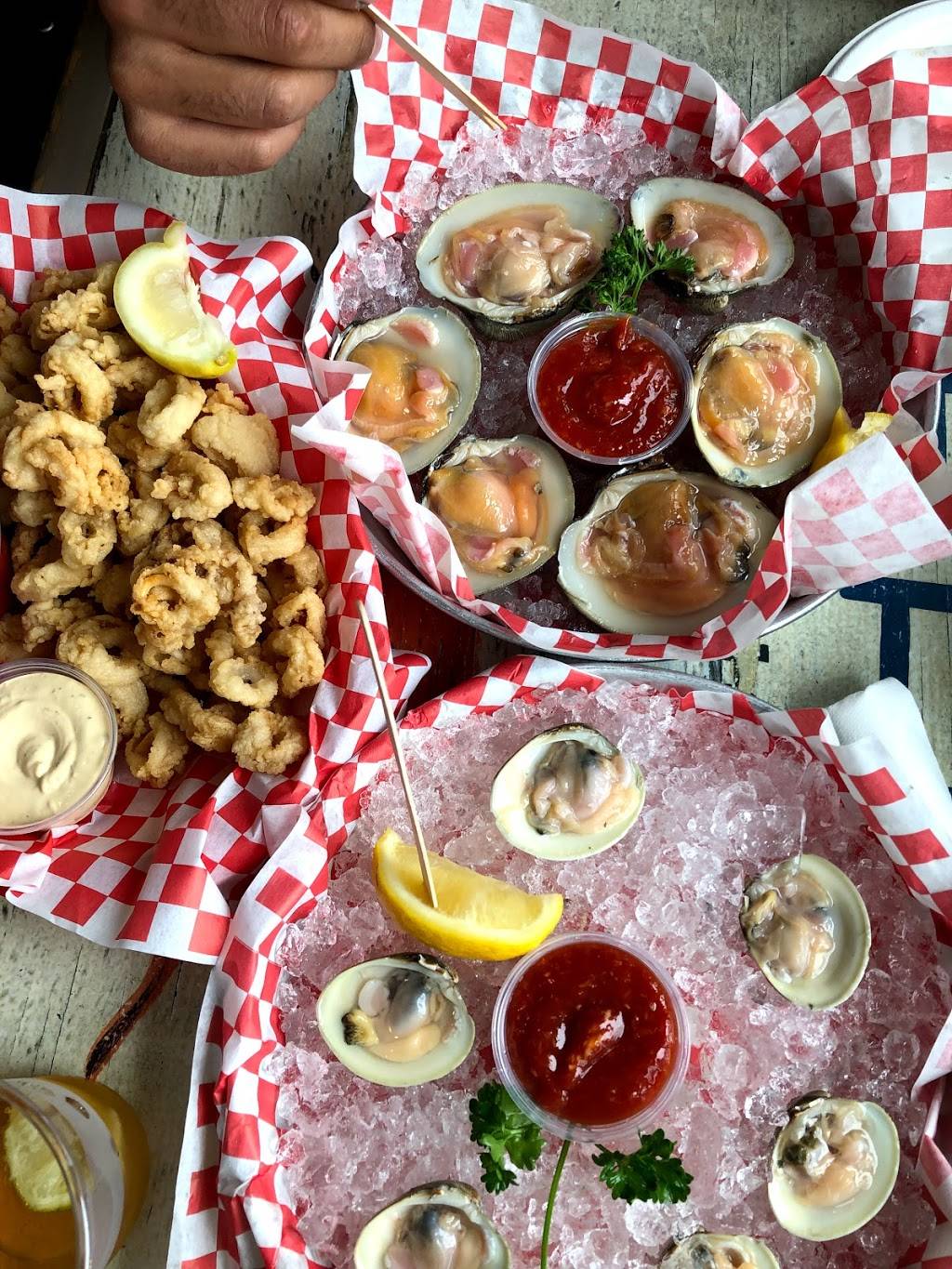 Bostwicks Chowder House | restaurant | 277 Pantigo Rd, East Hampton, NY 11937, USA | 6313241111 OR +1 631-324-1111