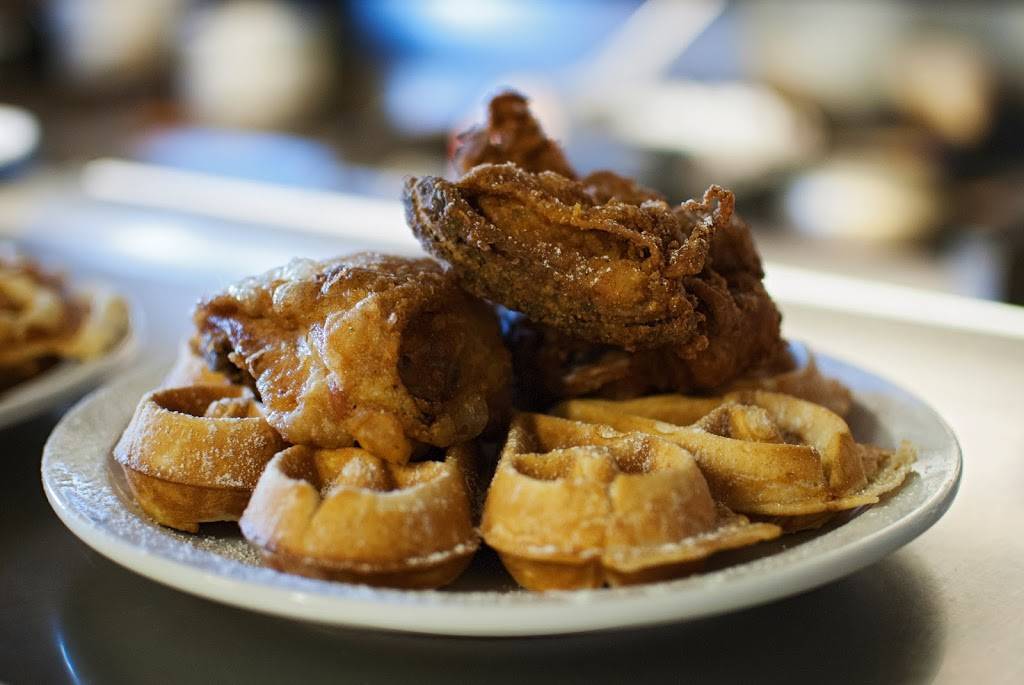 Flatted Fifth Blues & BBQ | night club | 300 Potter Dr, Bellevue, IA 52031, USA | 5638723838 OR +1 563-872-3838