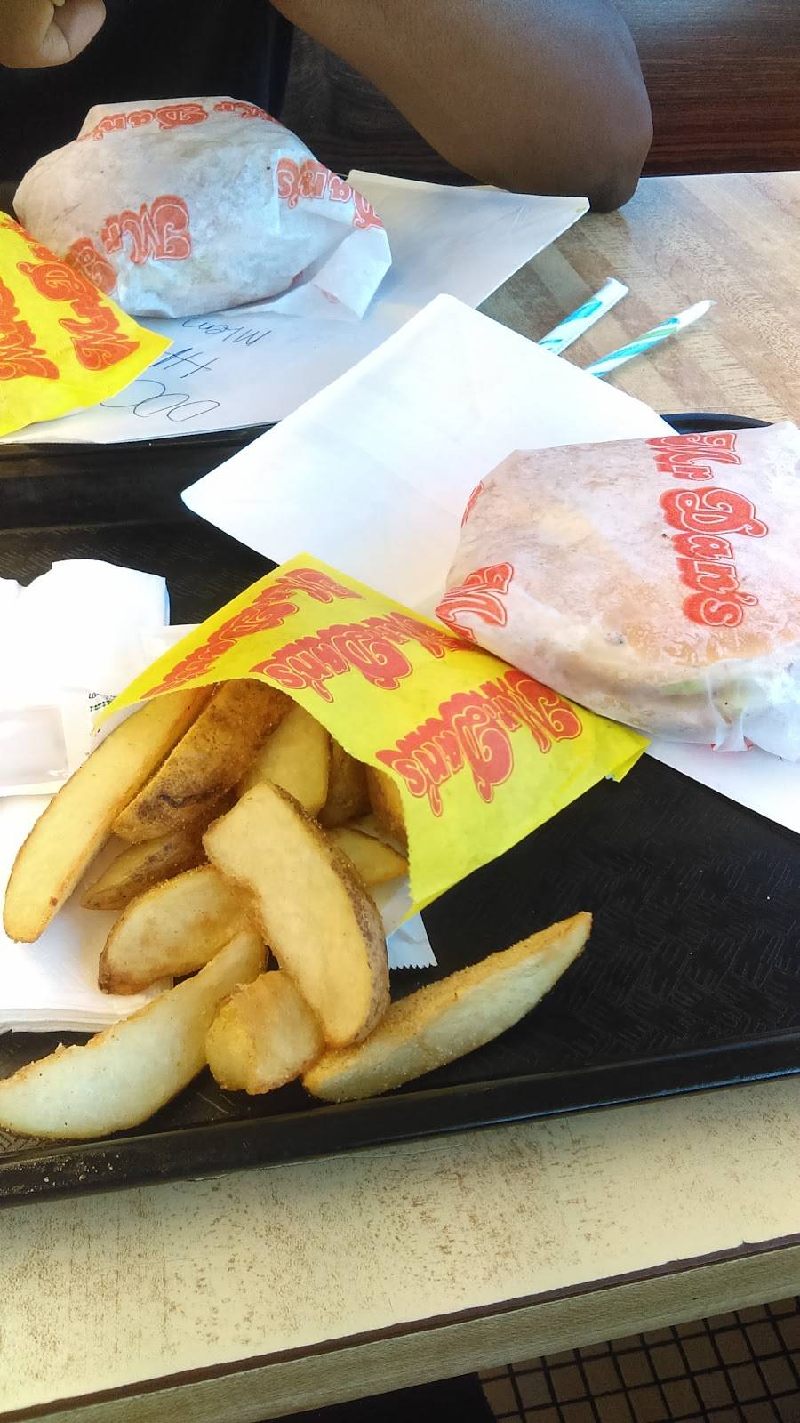 Big Dans | restaurant | 5925 Massachusetts Ave, Indianapolis, IN 46218, USA | 3175472254 OR +1 317-547-2254