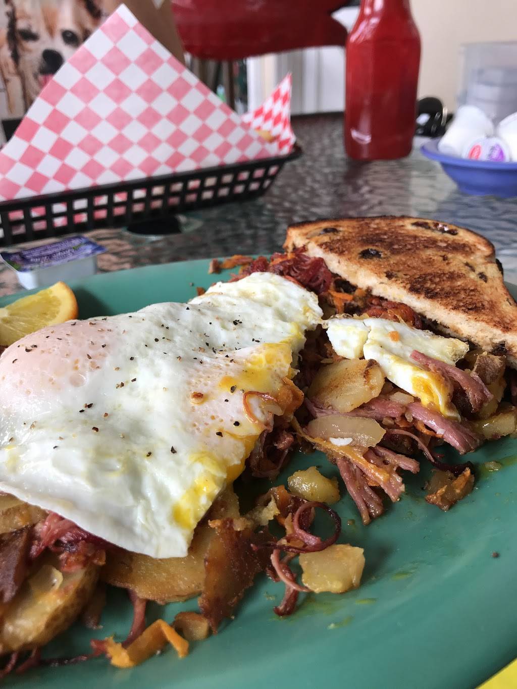 Maggie Maes on the Bluffs | restaurant | 2961 W Bay Dr, Belleair Bluffs, FL 33770, USA | 7277244243 OR +1 727-724-4243