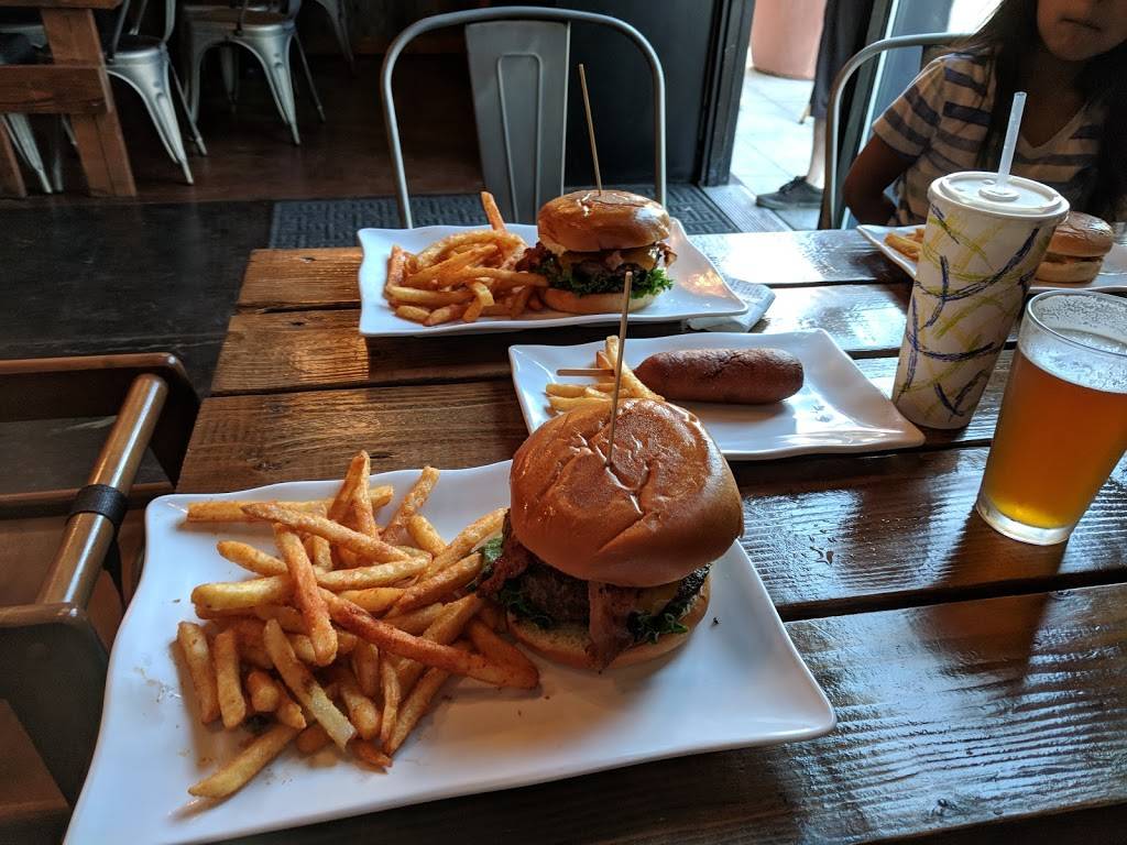 Annys Fine Burgers | restaurant | 9862 Mission Gorge Rd #D, Santee, CA 92071, USA | 6192588288 OR +1 619-258-8288