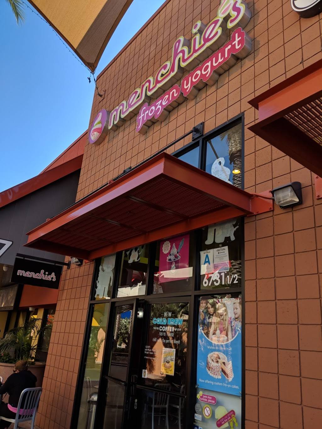 Menchies Frozen Yogurt | bakery | 6731 1, 2, Fallbrook Ave, West Hills, CA 91307, USA | 8187037300 OR +1 818-703-7300