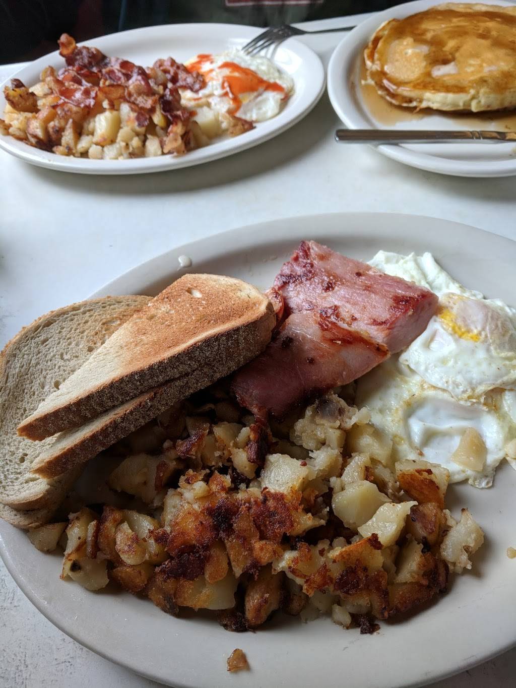 Frost Diner | restaurant | 55 Broadview Ave, Warrenton, VA 20186, USA | 5403473047 OR +1 540-347-3047