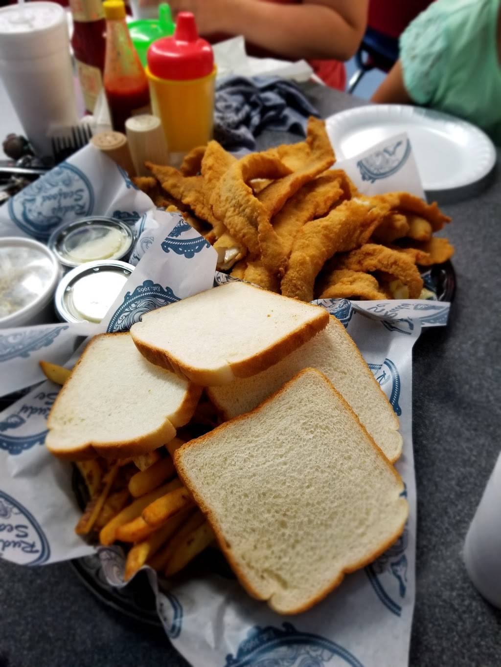 Rudys Seafood | restaurant | 4122 S Flores St, San Antonio, TX 78214, USA | 2105321315 OR +1 210-532-1315