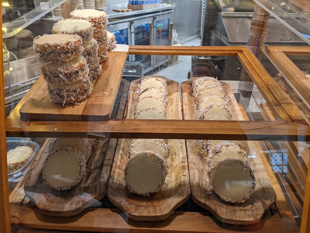 Empanadas De Mendoza | restaurant | Tysons II Galleria, Tysons, VA 22102, USA | 7033372727 OR +1 703-337-2727