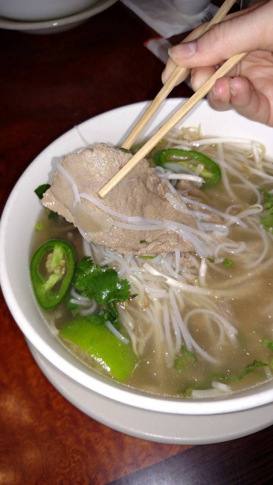 Pho Avina | restaurant | 4920 W Thunderbird Rd, Glendale, AZ 85306, USA | 6024392547 OR +1 602-439-2547