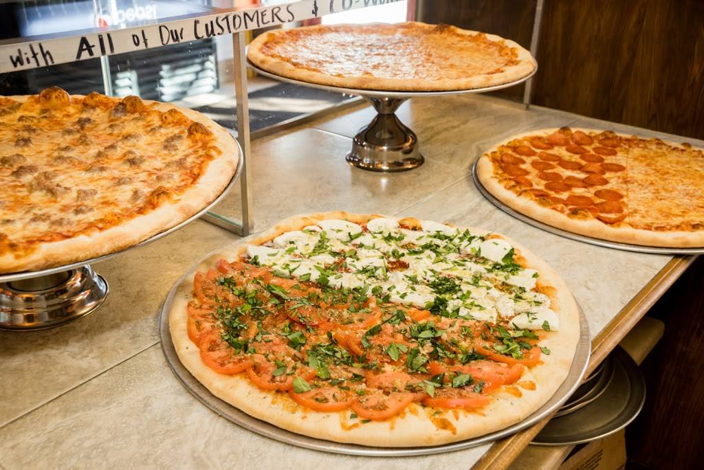 Pecorinos Pizzeria & Restaurant | restaurant | 253 Tower Dr, Middletown, NY 10941, USA | 8456735703 OR +1 845-673-5703