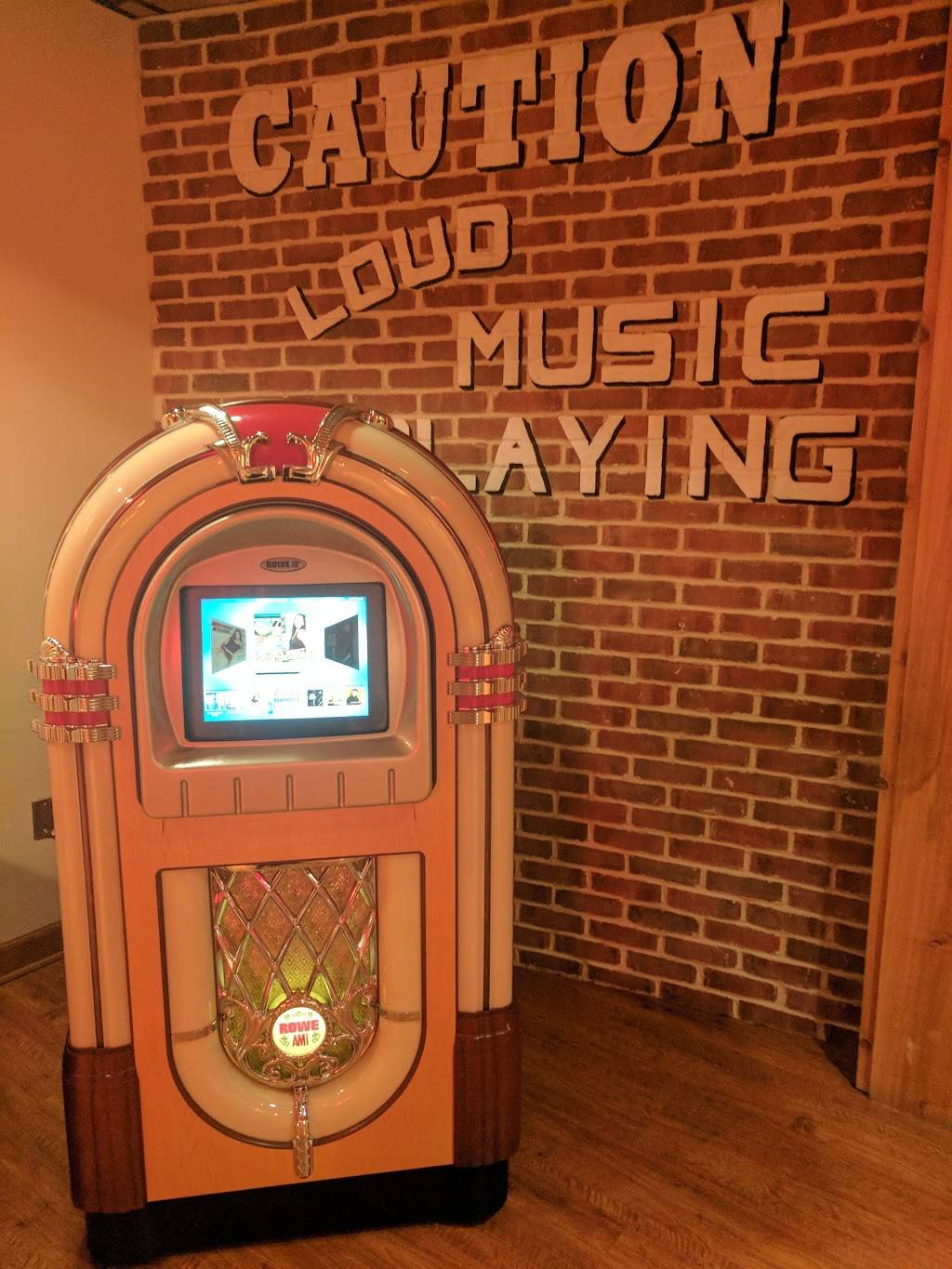 Logans Roadhouse | restaurant | 3011 Armory Dr Ste 300, Nashville, TN 37204, USA | 6158859056 OR +1 615-885-9056