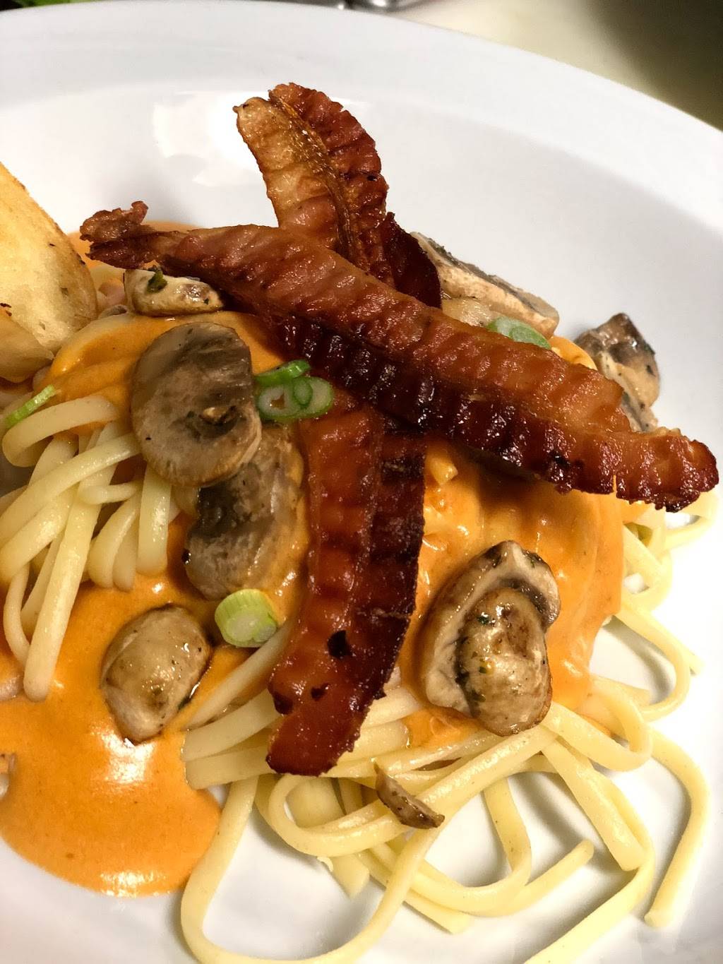 Bistro La Vieille Banque | restaurant | 441 Rue Notre Dame, Saint-Tite, QC G0X 3H0, Canada | 4183654191 OR +1 418-365-4191