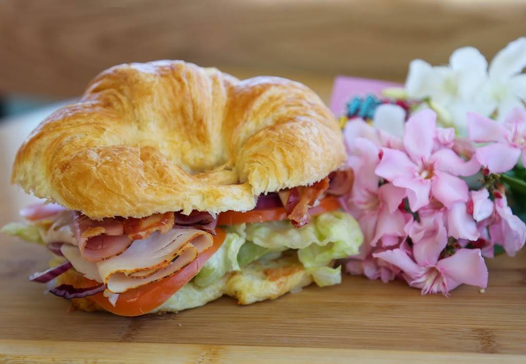 HiHi Donuts | bakery | 8714 N 7th St, Phoenix, AZ 85020, USA | 6022160766 OR +1 602-216-0766