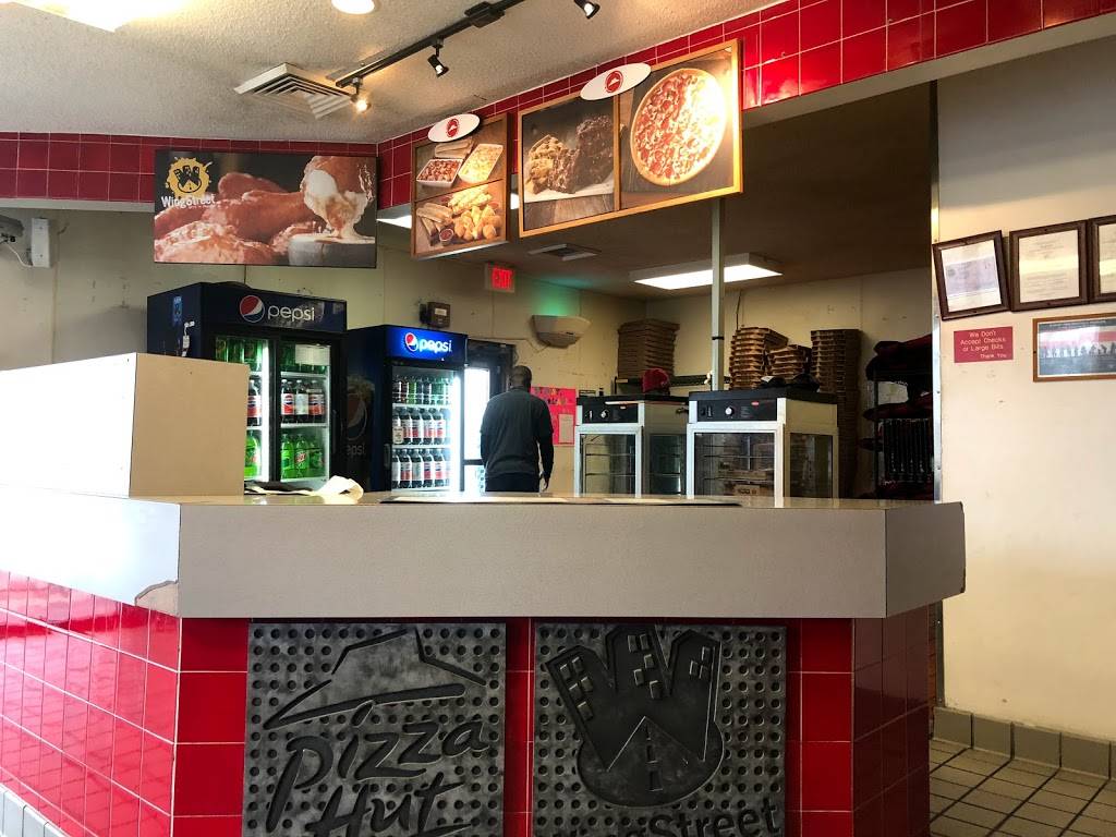 Pizza Hut | restaurant | 6747 Annapolis Rd, Hyattsville, MD 20784, USA | 3013863366 OR +1 301-386-3366