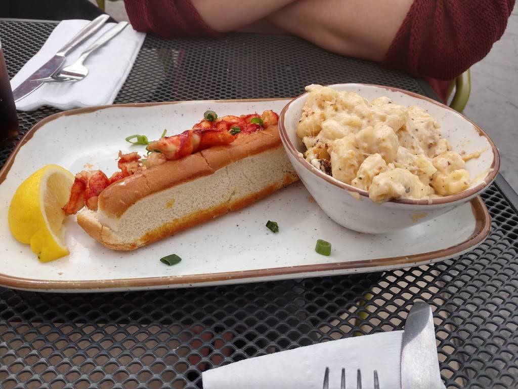 Dog Watch Mystic | restaurant | 20 Old Stonington Rd, Stonington, CT 06378, USA | 8602454911 OR +1 860-245-4911