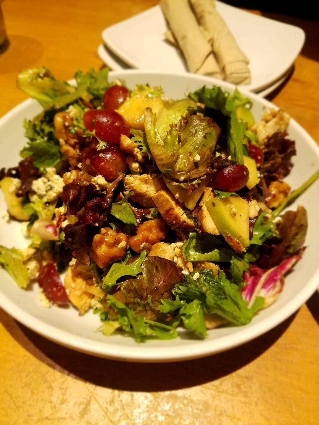 California Pizza Kitchen | restaurant | 5614 Bay St Suite 244, Emeryville, CA 94608, USA | 5106540750 OR +1 510-654-0750