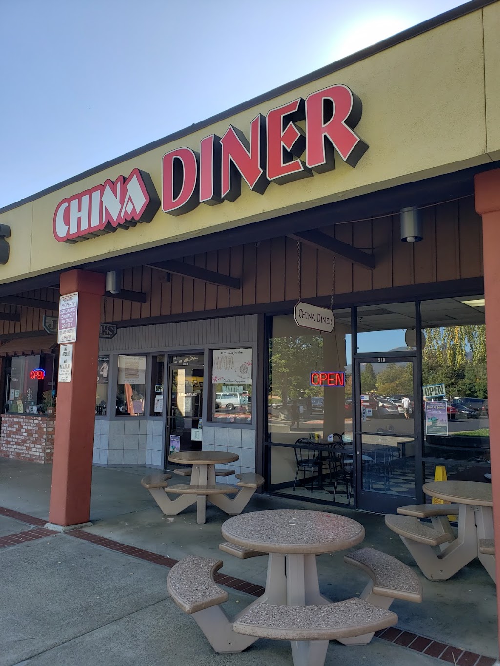 China Diner | restaurant | 510 E Perkins St, Ukiah, CA 95482, USA | 7074620611 OR +1 707-462-0611