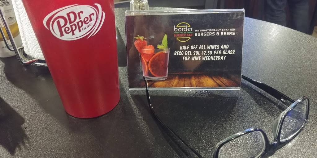 Border Burger Bar | restaurant | 3329 Fort Blvd, El Paso, TX 79930, USA | 9155622867 OR +1 915-562-2867