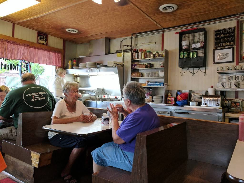 The Whitehouse Restaurant | restaurant | 613 N McEwan St, Clare, MI 48617, USA | 9893869551 OR +1 989-386-9551