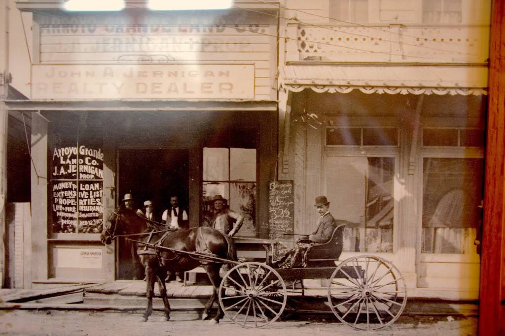 Old Village Grill | restaurant | 101 E Branch St, Arroyo Grande, CA 93420, USA | 8054894915 OR +1 805-489-4915