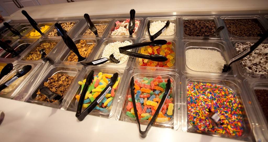 Yogo Delish | restaurant | 211 Main St, Port Jefferson, NY 11777, USA | 6314034777 OR +1 631-403-4777