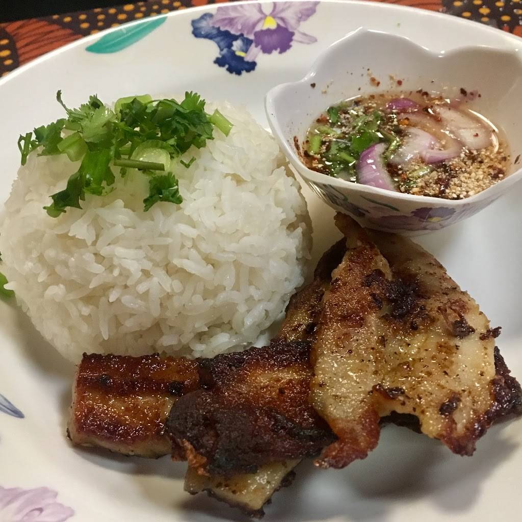 Ghin Khao Eat Rice | restaurant | 2128 W Cermak Rd, Chicago, IL 60608, USA | 7739741428 OR +1 773-974-1428