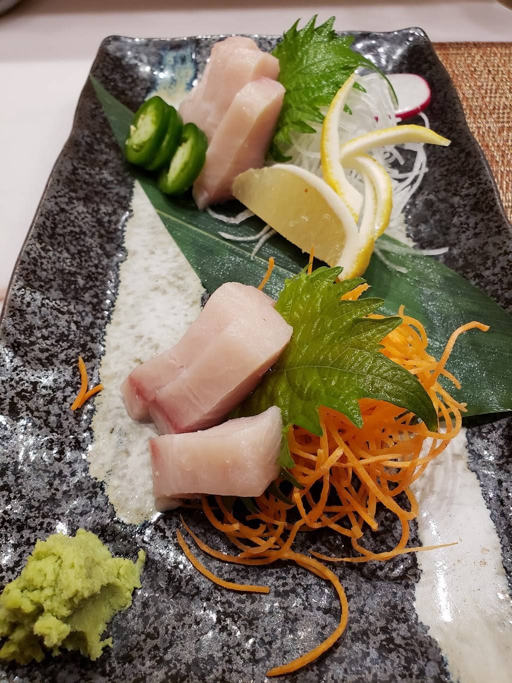 Totoyama Sushi & Ramen | restaurant | 6201 Hollywood Blvd Suite #118, Los Angeles, CA 90028, USA | 3234006300 OR +1 323-400-6300