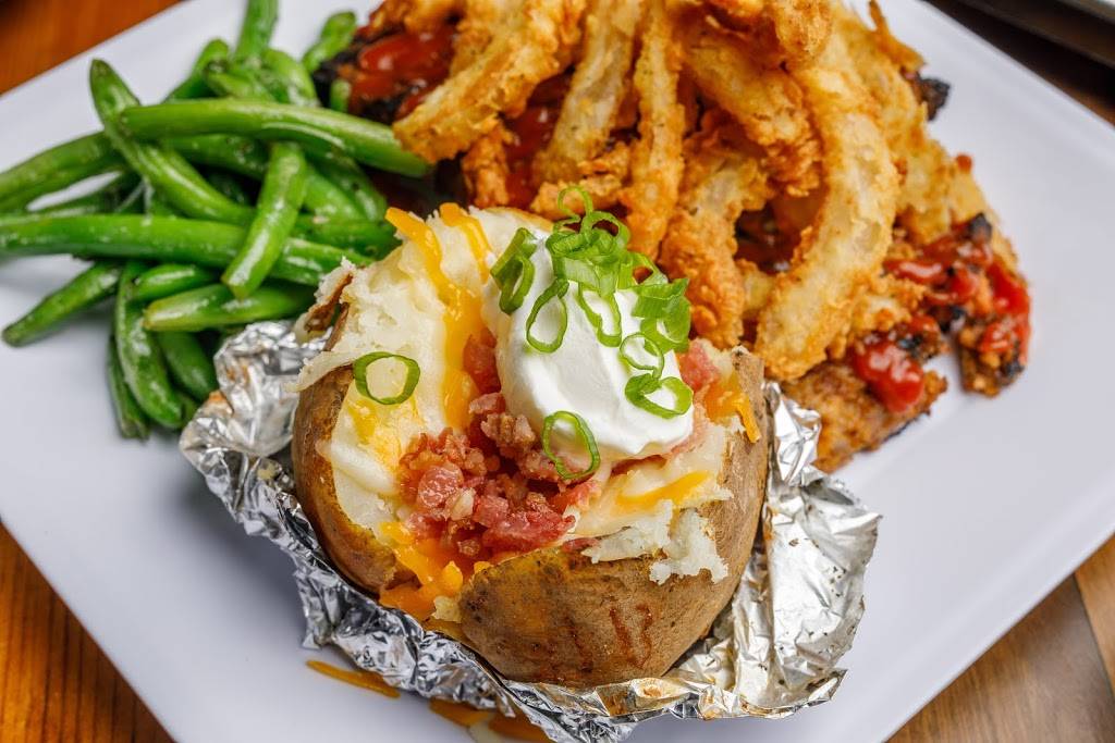 Clubhouse Sports Bar & Billiards | restaurant | 21174 Timberlake Rd, Lynchburg, VA 24502, USA | 4342397665 OR +1 434-239-7665