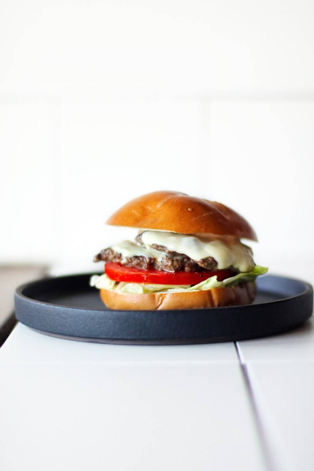 Walk Up Burger Window @ Charcoal Venice | restaurant | 425 Washington Blvd #2, Venice, CA 90292, USA | 3107516794 OR +1 310-751-6794