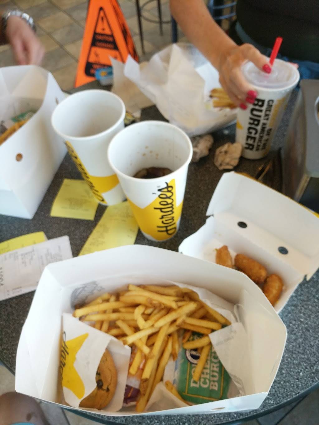 Hardees | restaurant | 1075 S Willow Ave, Cookeville, TN 38501, USA | 9313720592 OR +1 931-372-0592