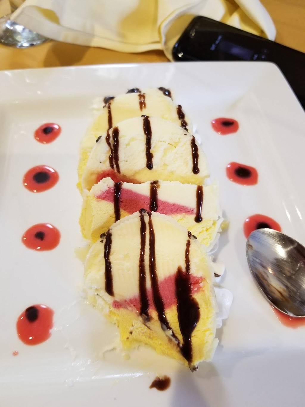 Minhoto | restaurant | 851 E Jersey St, Elizabeth, NJ 07201, USA | 9089651400 OR +1 908-965-1400