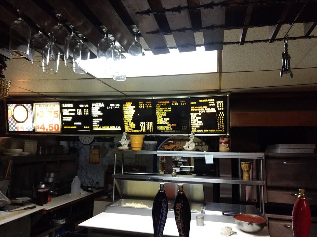 Northfield Pizza House | restaurant | 198 Main St, Northfield, MA 01360, USA | 4134985000 OR +1 413-498-5000