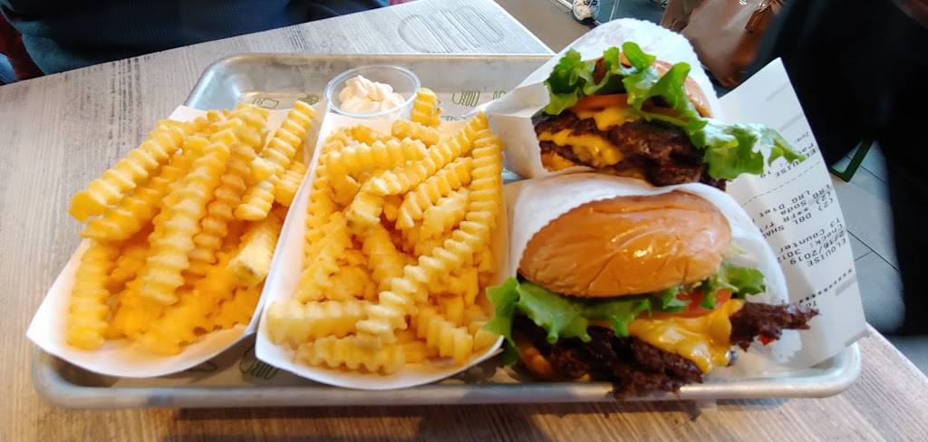 Shake Shack | restaurant | 10250 CA-2, Los Angeles, CA 90067, USA | 4242180076 OR +1 424-218-0076