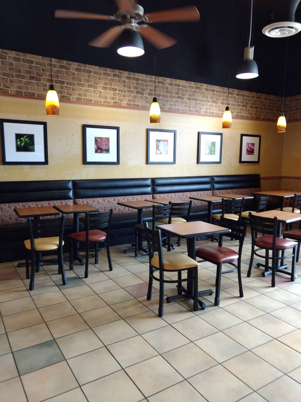 Subway Restaurants | restaurant | 3305 Mayhill Rd, Mayhill Plaza Ste 107, Denton, TX 76208, USA | 9403871188 OR +1 940-387-1188
