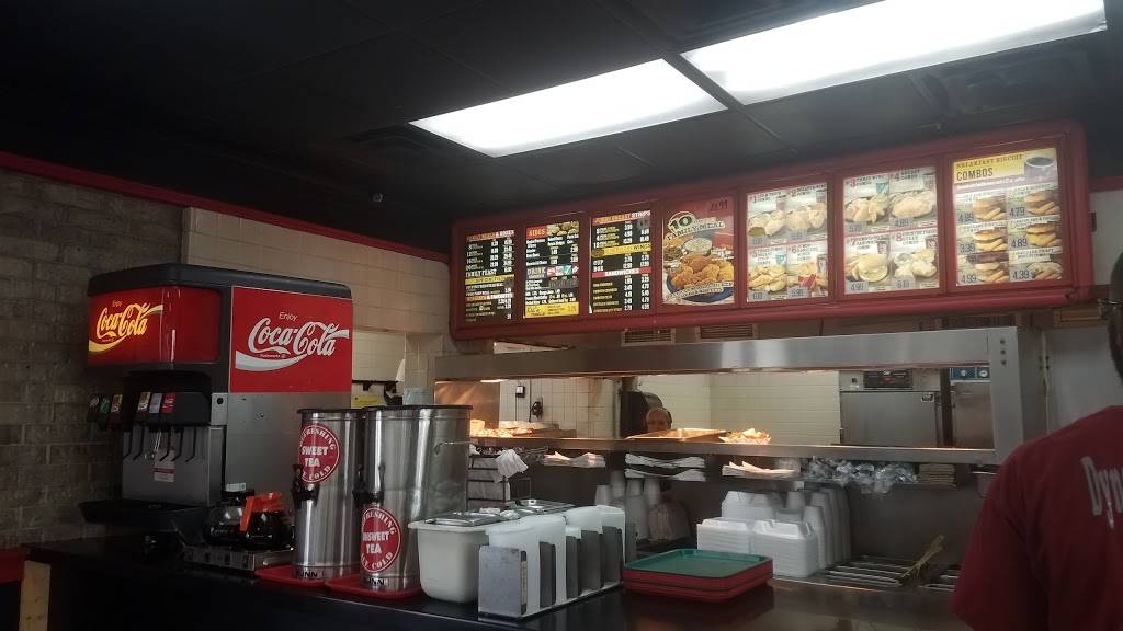 Umphys Chicken & Biscuit | restaurant | 745 Old Hickory Blvd, Jackson, TN 38305, USA | 7316640183 OR +1 731-664-0183