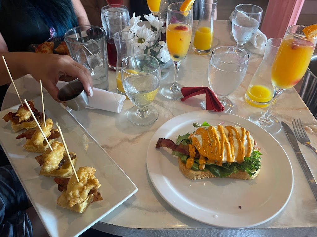 Damacios Bar & Tapas | restaurant | 722 Central Ave SW, Albuquerque, NM 87102, USA | 5055957383 OR +1 505-595-7383