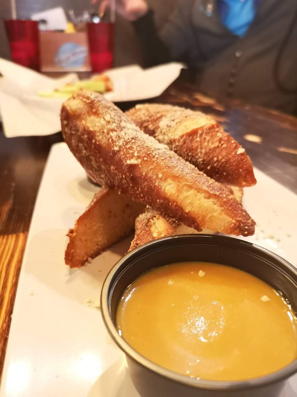 Embers Tap House | restaurant | 933 S State St, Lockport, IL 60441, USA | 8155523031 OR +1 815-552-3031