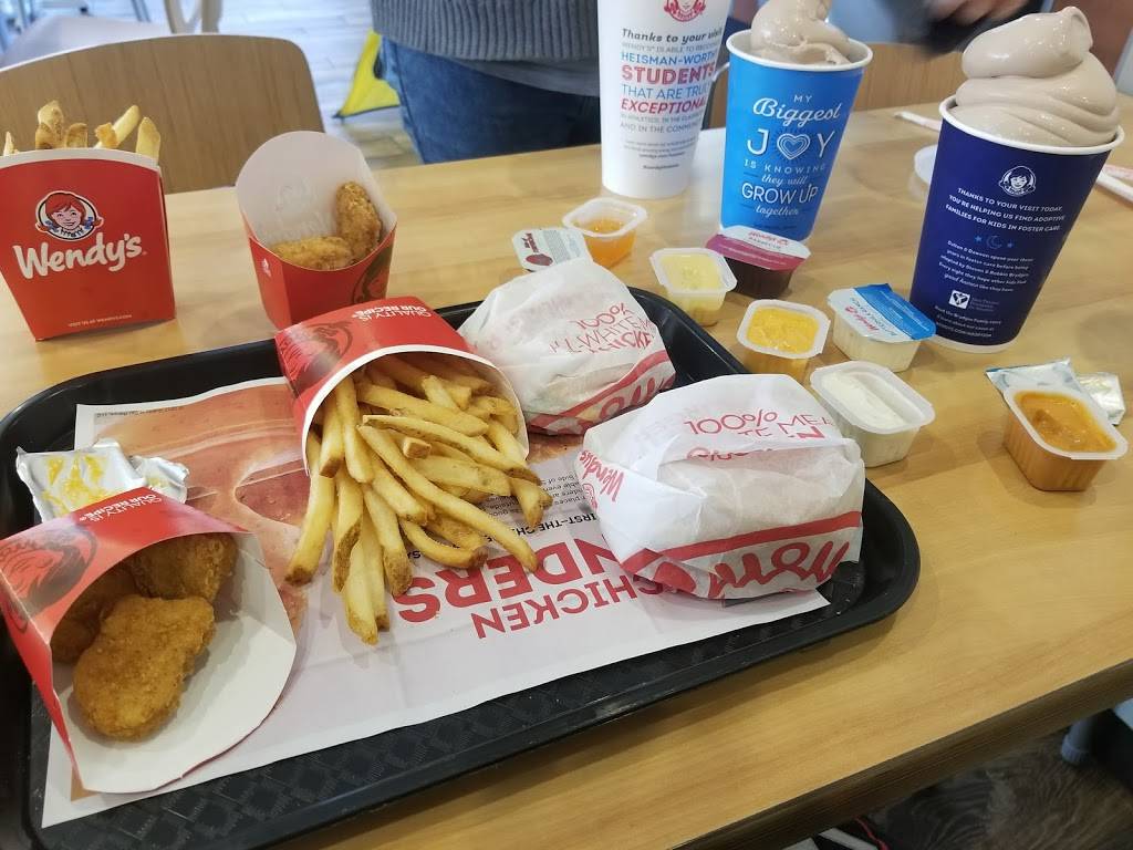 Wendys | restaurant | 2350 Towne Lake Pkwy, Woodstock, GA 30189, USA | 7705925656 OR +1 770-592-5656