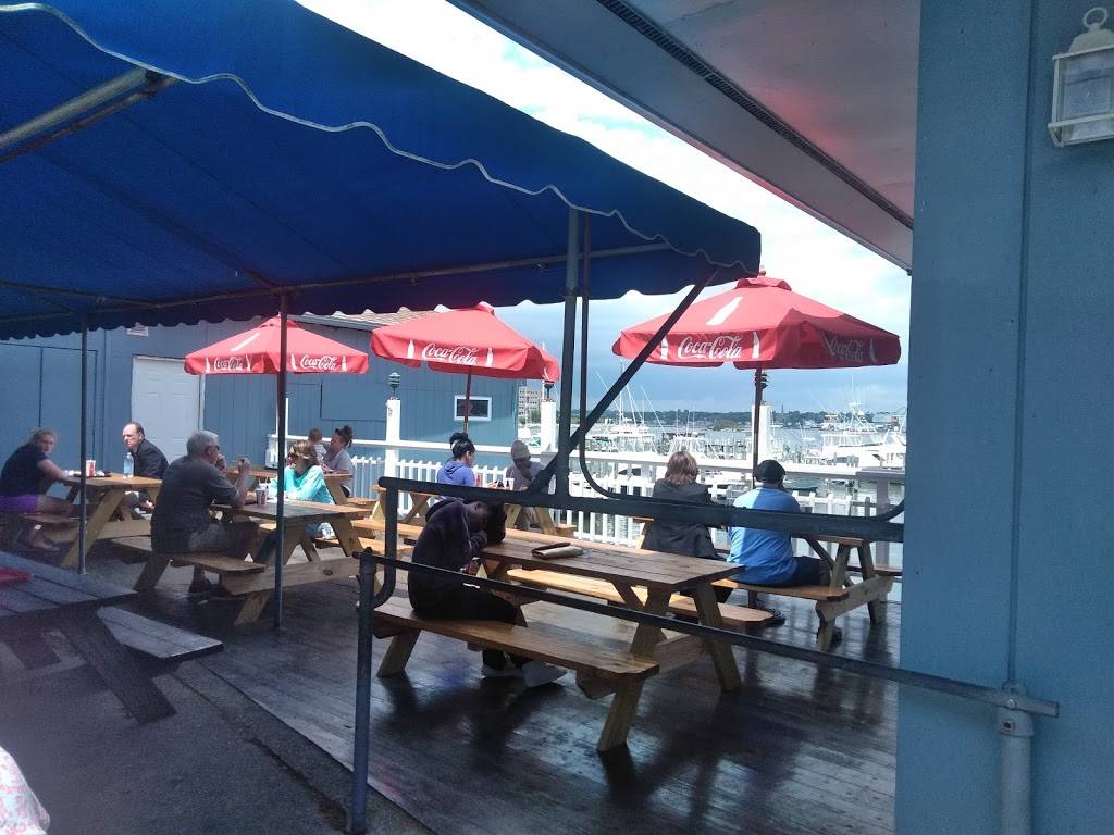 Freds Shanty Restaurant | restaurant | 272 Pequot Ave, New London, CT 06320, USA | 8604471301 OR +1 860-447-1301