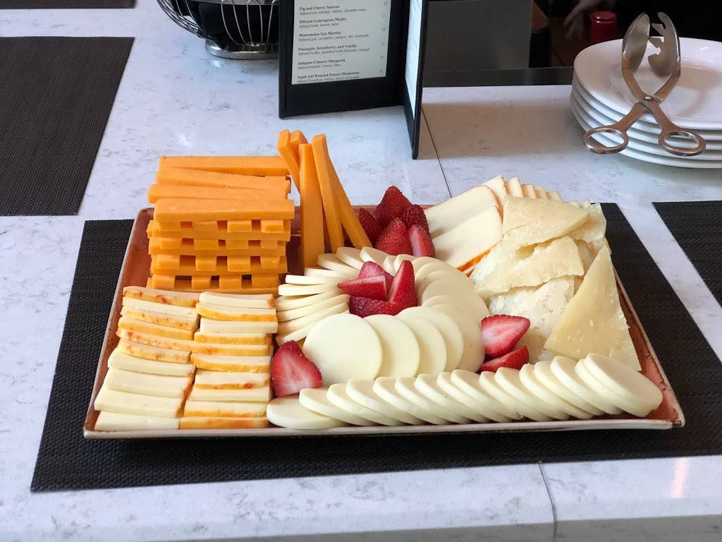 Chops Restaurant and Bar | restaurant | 1701 John F Kennedy Blvd, Philadelphia, PA 19103, USA | 2155677111 OR +1 215-567-7111