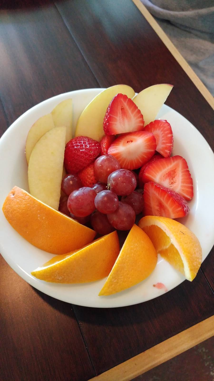 Lakewood Inn Restaurant | restaurant | 76 Theater Rd, Madison, ME 04950, USA | 2078584403 OR +1 207-858-4403