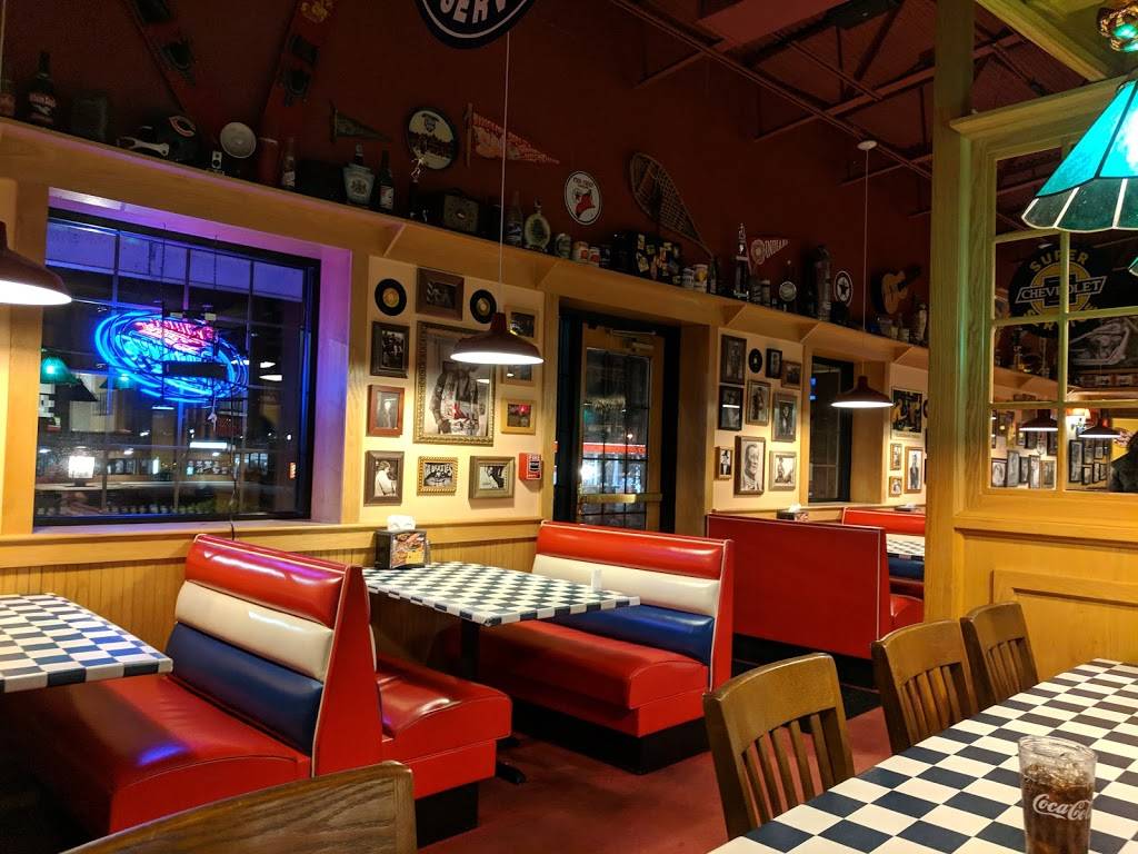Fuddruckers | restaurant | 2300 E Market St, York, PA 17402, USA | 7177188070 OR +1 717-718-8070