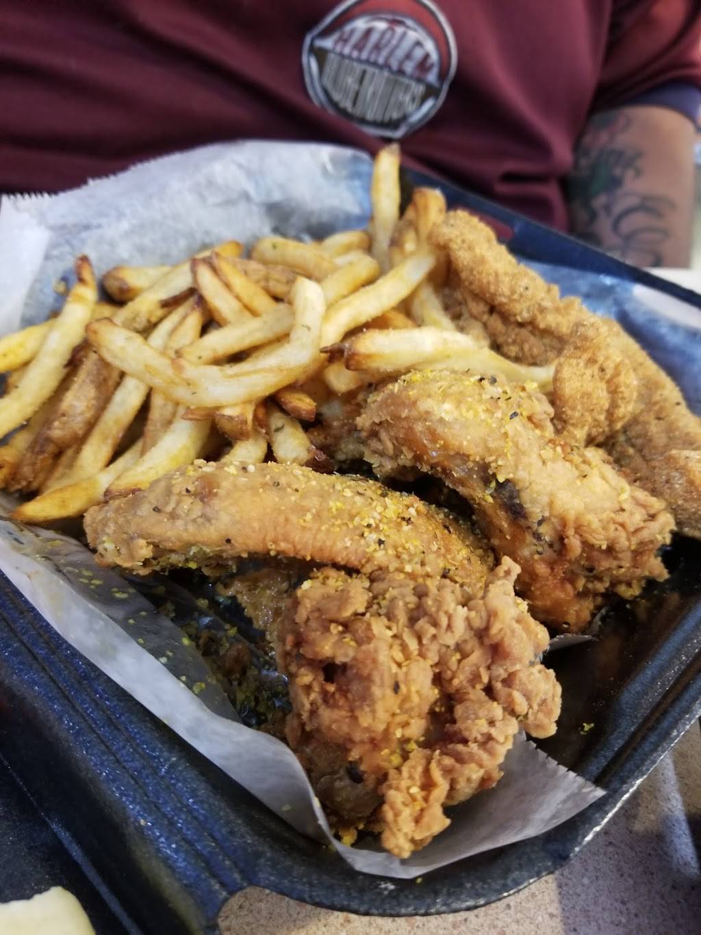 Buck Naked Wings | restaurant | 5912 Blue Pkwy, Kansas City, MO 64129, USA | 8164918037 OR +1 816-491-8037