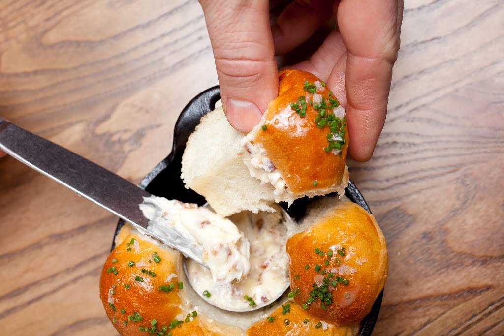 Finn Town | restaurant | 2251 Market St, San Francisco, CA 94114, USA | 4156263466 OR +1 415-626-3466